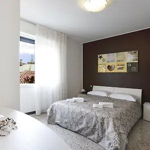 brick-house-treviso.hotelslidodijesolo.com/